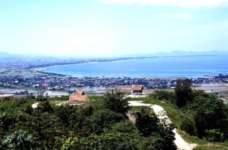 妻木晩田遺跡から美保湾を望む風景