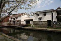 米子城下町、旧加茂川沿いの土蔵の写真