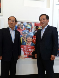 束草市長と米子市長の記念写真