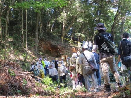 竪掘へ向かう参加者