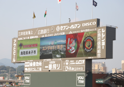 球場の大型スクリーンに流れる米子市PR動画