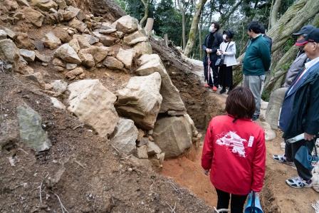 米子城跡水御門郭の現地説明会写真