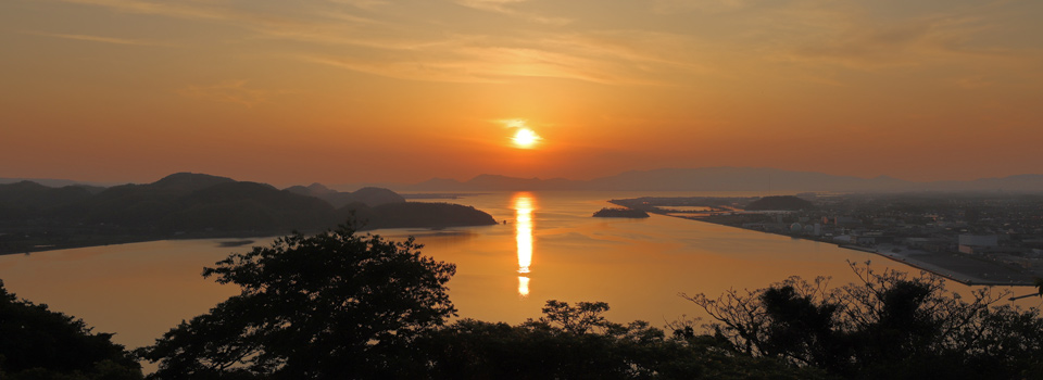 米子城天守から見る夕日（オレンジロード）
