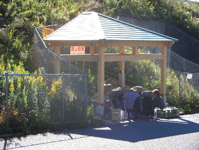 小波上の泉吐水口風景