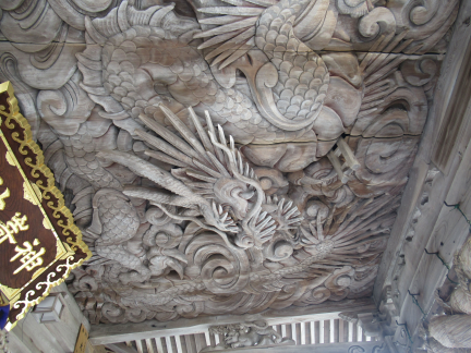 神崎神社の龍の彫刻
