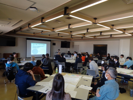 米子駅周辺のまちづくりの状況を説明している様子