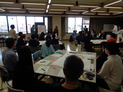 グループワークの成果を発表している様子