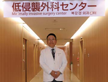 専門は泌尿器科。低侵襲外科やロボット手術など先進的で高度な医療を提供